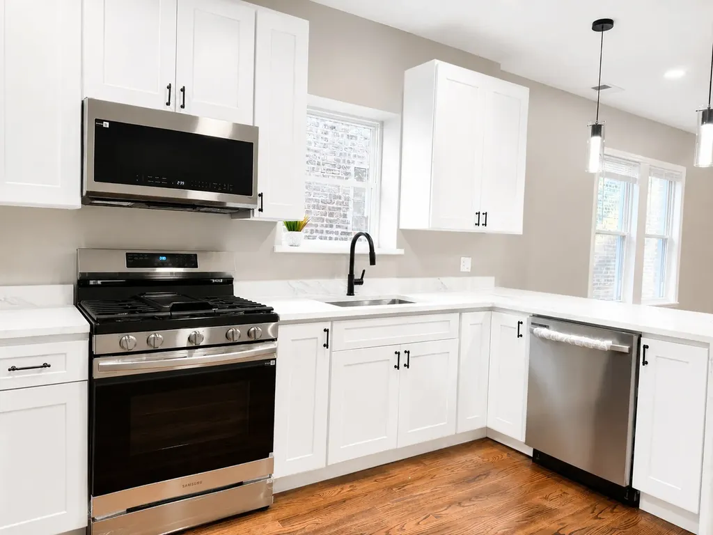 1747 North Luna Avenue Chicago IL 60639