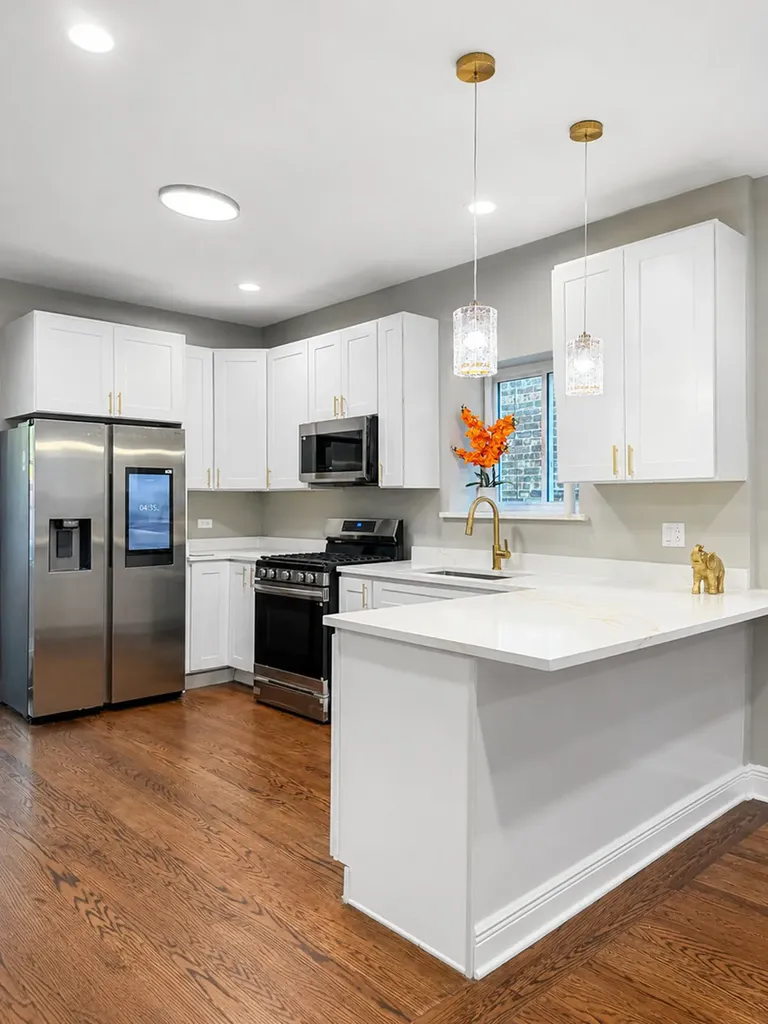 1747 North Luna Avenue Chicago IL 60639