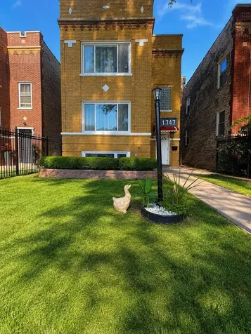 1747 North Luna Avenue Chicago IL 60639