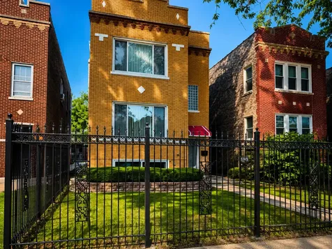 1747 North Luna Avenue Chicago IL 60639