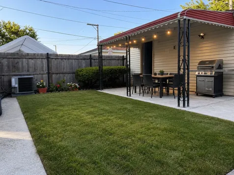 1747 North Luna Avenue Chicago IL 60639
