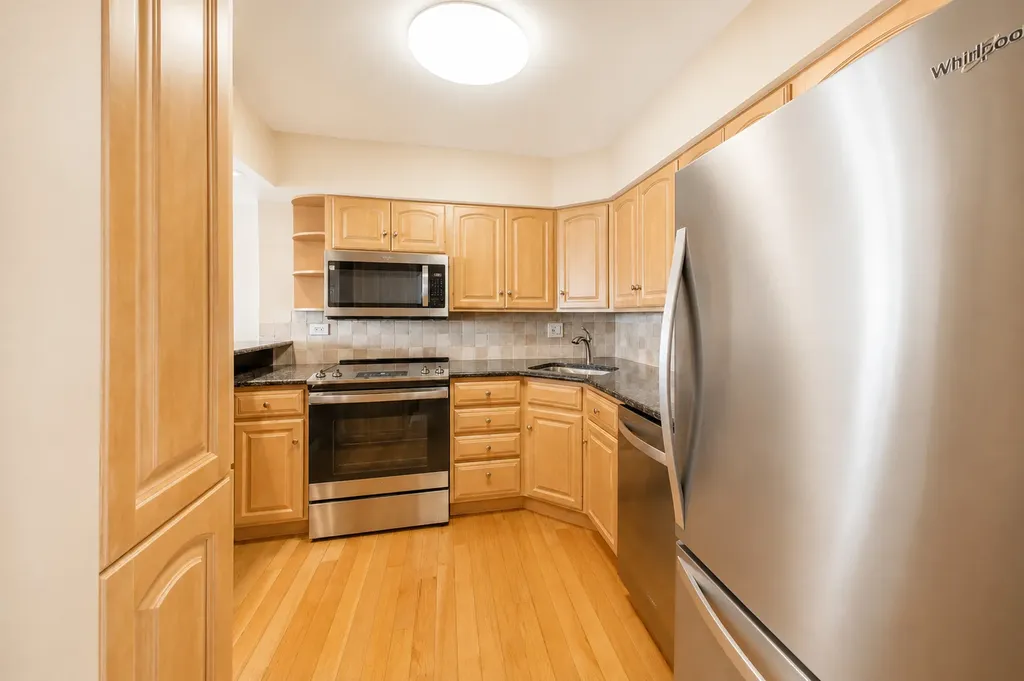1560 North Sandburg Terrace Chicago IL 60610