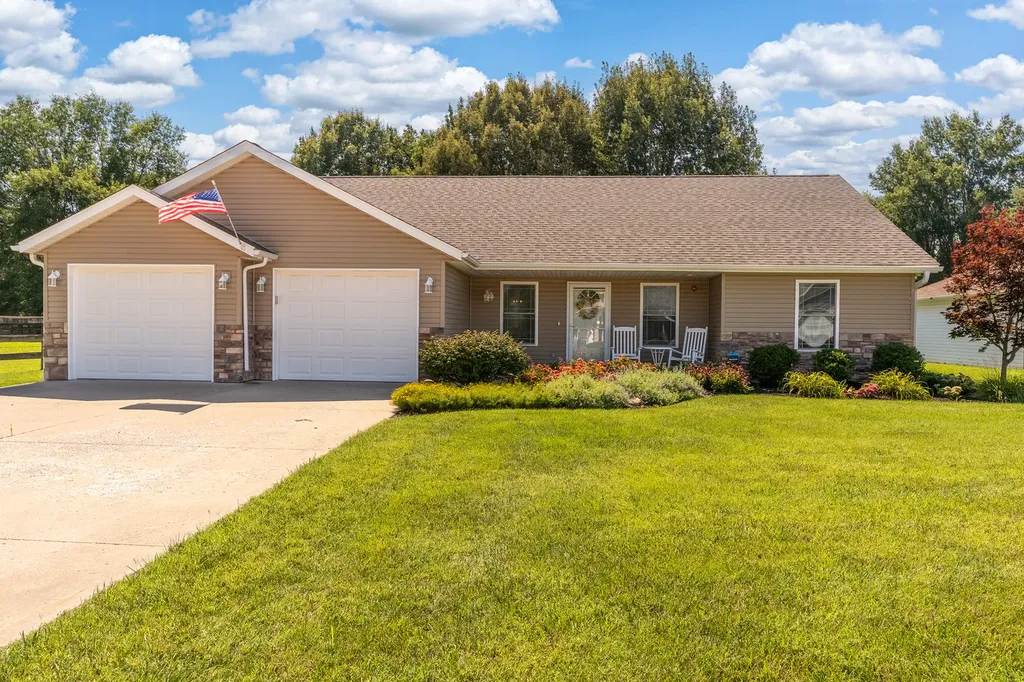 1404 Dew Drop Drive Marion IL 62959