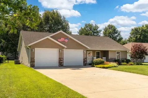 1404 Dew Drop Drive Marion IL 62959