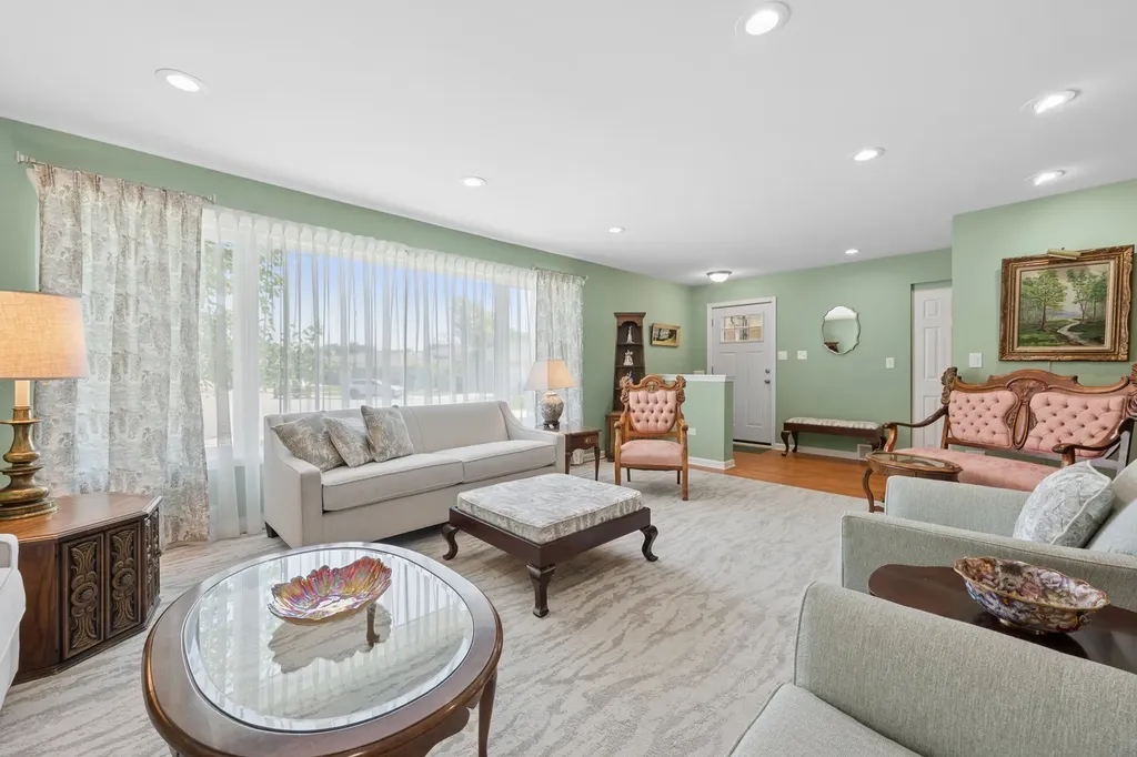 5626 North Kerbs Avenue Chicago IL 60646