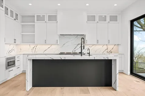 22 Lakeview Terrace Highland Park IL 60035