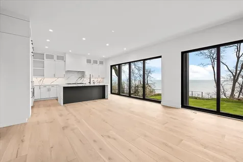 22 Lakeview Terrace Highland Park IL 60035