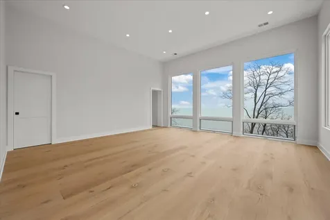 22 Lakeview Terrace Highland Park IL 60035