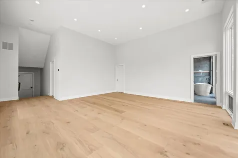 22 Lakeview Terrace Highland Park IL 60035