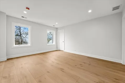 22 Lakeview Terrace Highland Park IL 60035