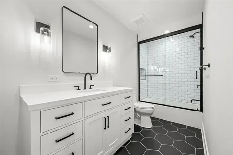 22 Lakeview Terrace Highland Park IL 60035