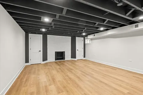 22 Lakeview Terrace Highland Park IL 60035