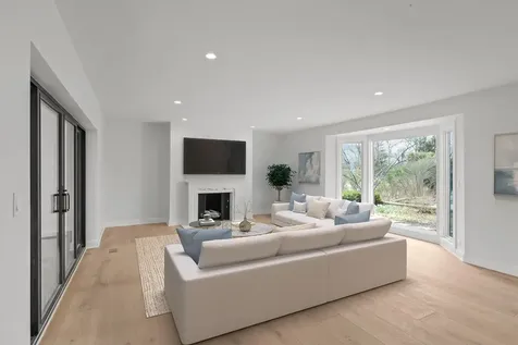 22 Lakeview Terrace Highland Park IL 60035