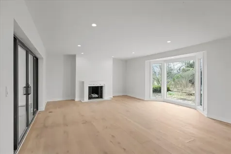 22 Lakeview Terrace Highland Park IL 60035