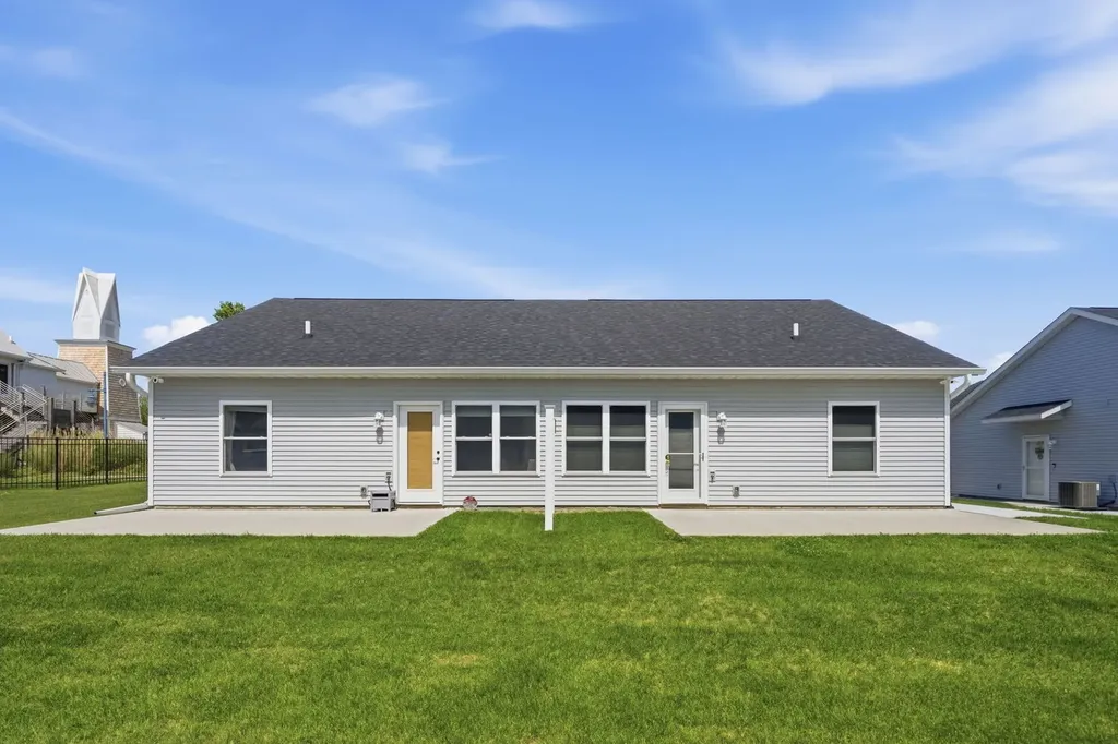 107 Beacon Harbor Parkway East Moline IL 61244
