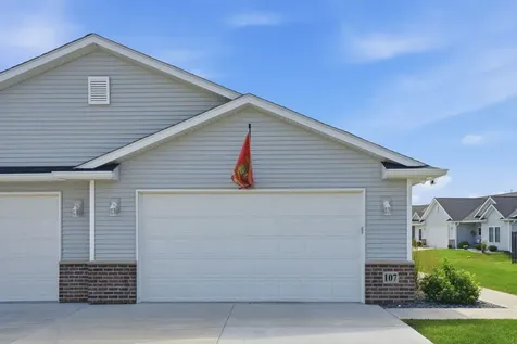 107 Beacon Harbor Parkway East Moline IL 61244
