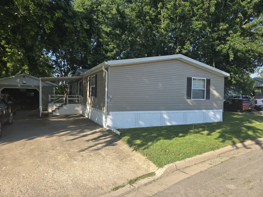 62 Avenue A Bloomington IL 61701