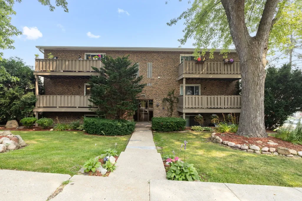 207 Fremont Street Woodstock IL 60098