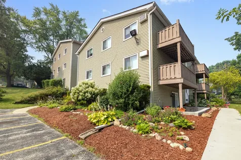 207 Fremont Street Woodstock IL 60098
