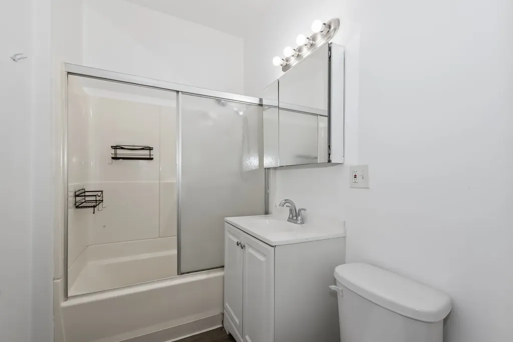 1509 East 69 Place Chicago IL 60637
