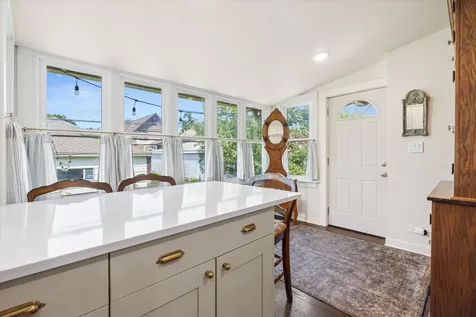735 Gunderson Avenue Oak Park IL 60304