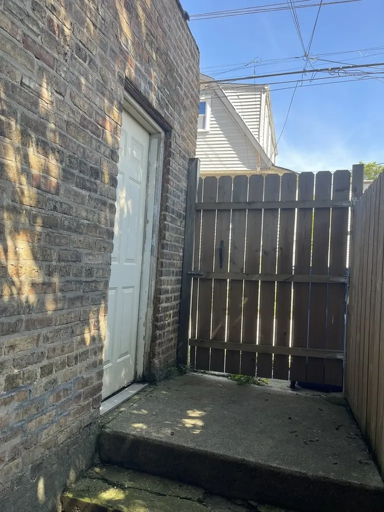 5034 West School Street Chicago IL 60641