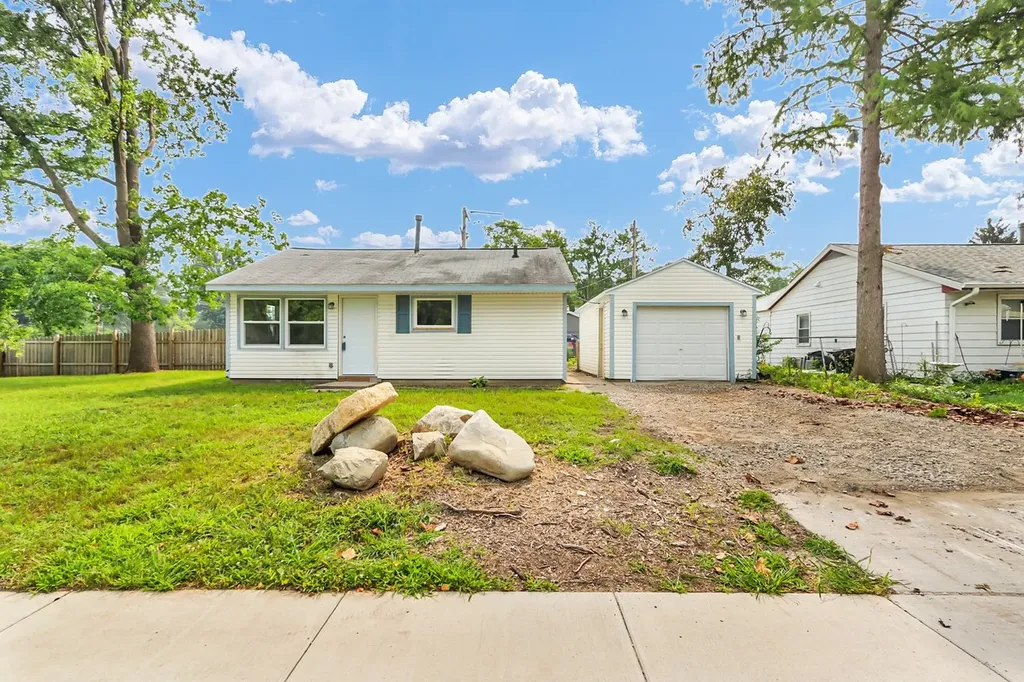 1408 Hedge Road Champaign IL 61821