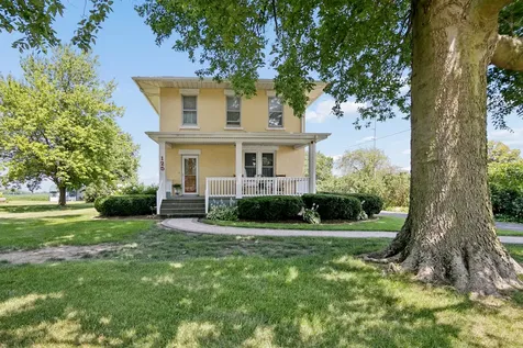 125 West 1st Avenue Clifton IL 60927