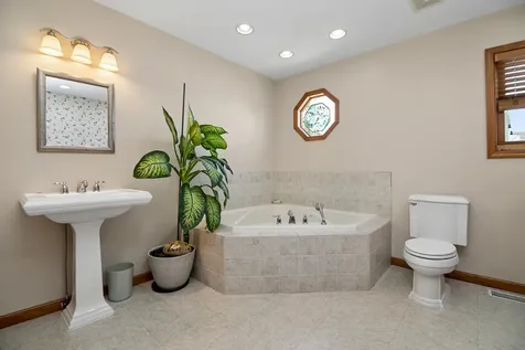 125 West 1st Avenue Clifton IL 60927