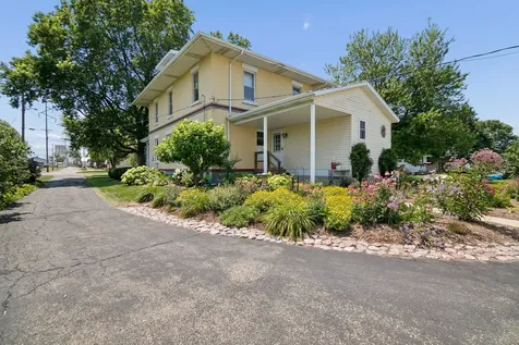 125 West 1st Avenue Clifton IL 60927