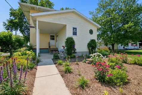 125 West 1st Avenue Clifton IL 60927