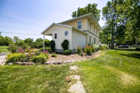 125 West 1st Avenue Clifton IL 60927