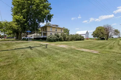 125 West 1st Avenue Clifton IL 60927