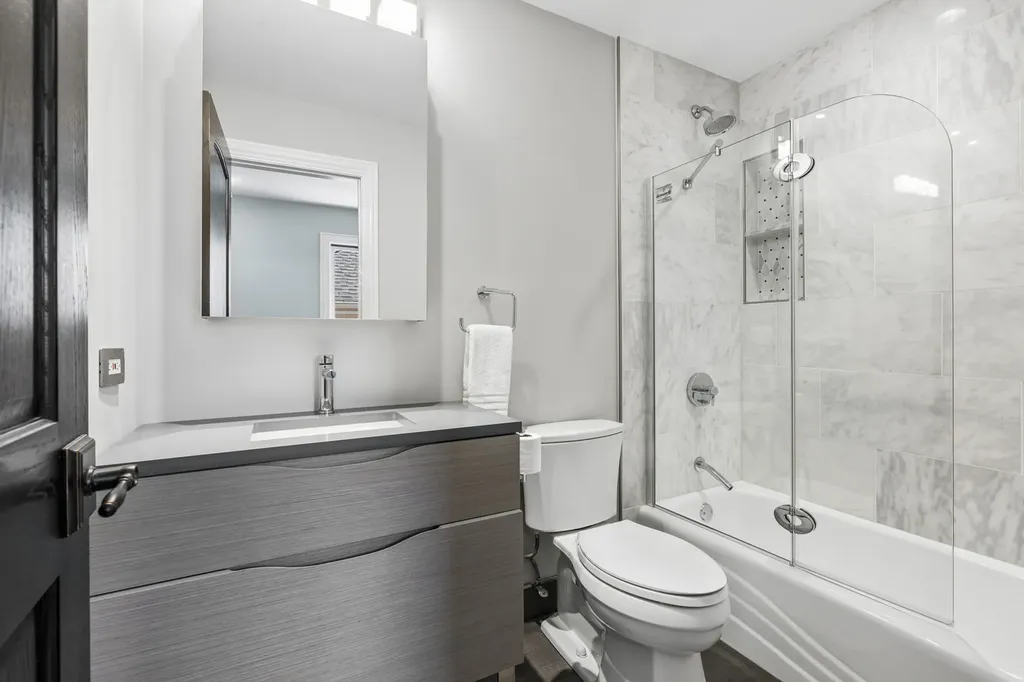 6341 North Le Mai Avenue Chicago IL 60646