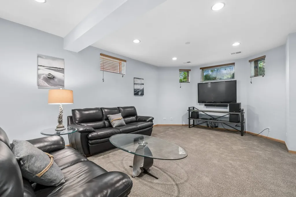 6341 North Le Mai Avenue Chicago IL 60646