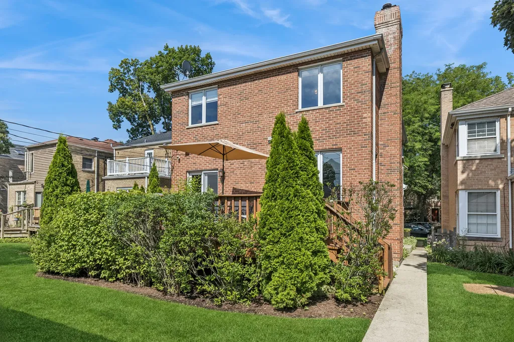 6341 North Le Mai Avenue Chicago IL 60646