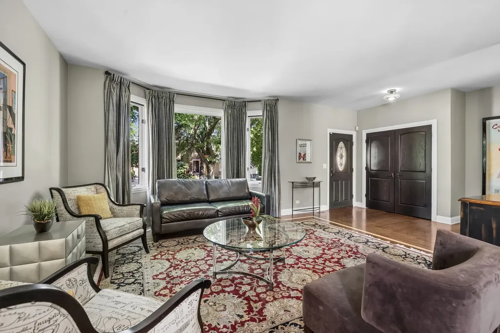 6341 North Le Mai Avenue Chicago IL 60646