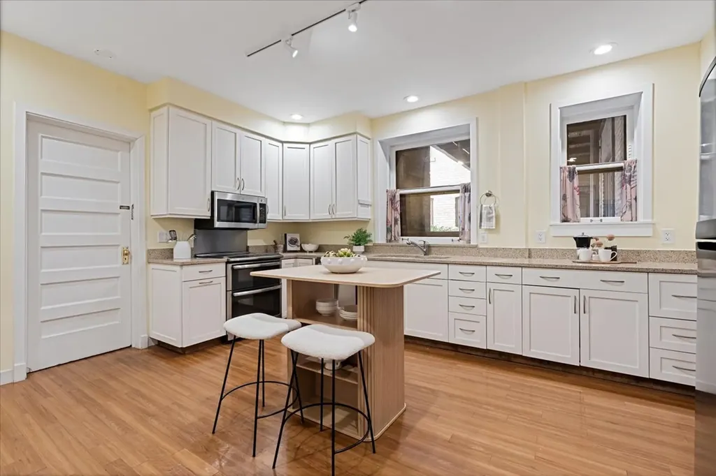 684 West Irving Park Road Chicago IL 60613