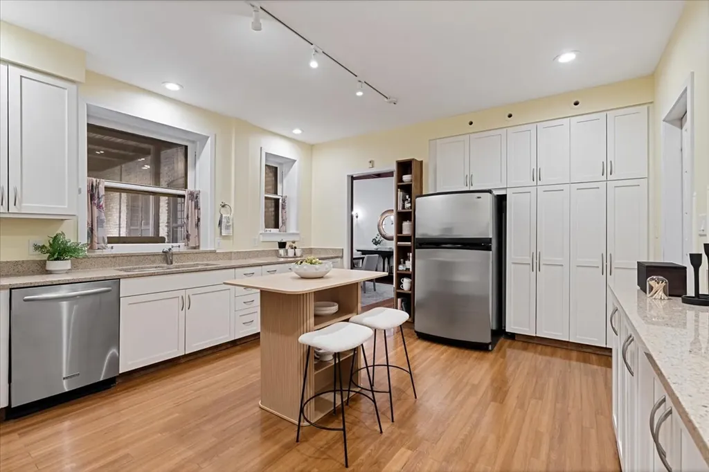 684 West Irving Park Road Chicago IL 60613