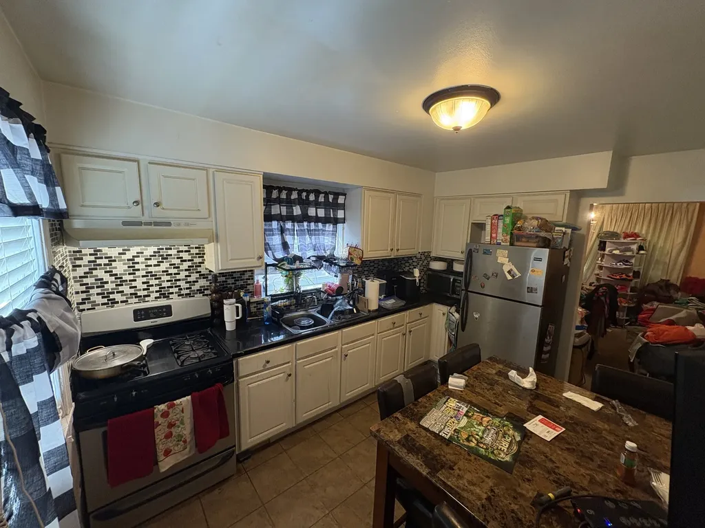 12553 South Lowe Street Chicago IL 60628