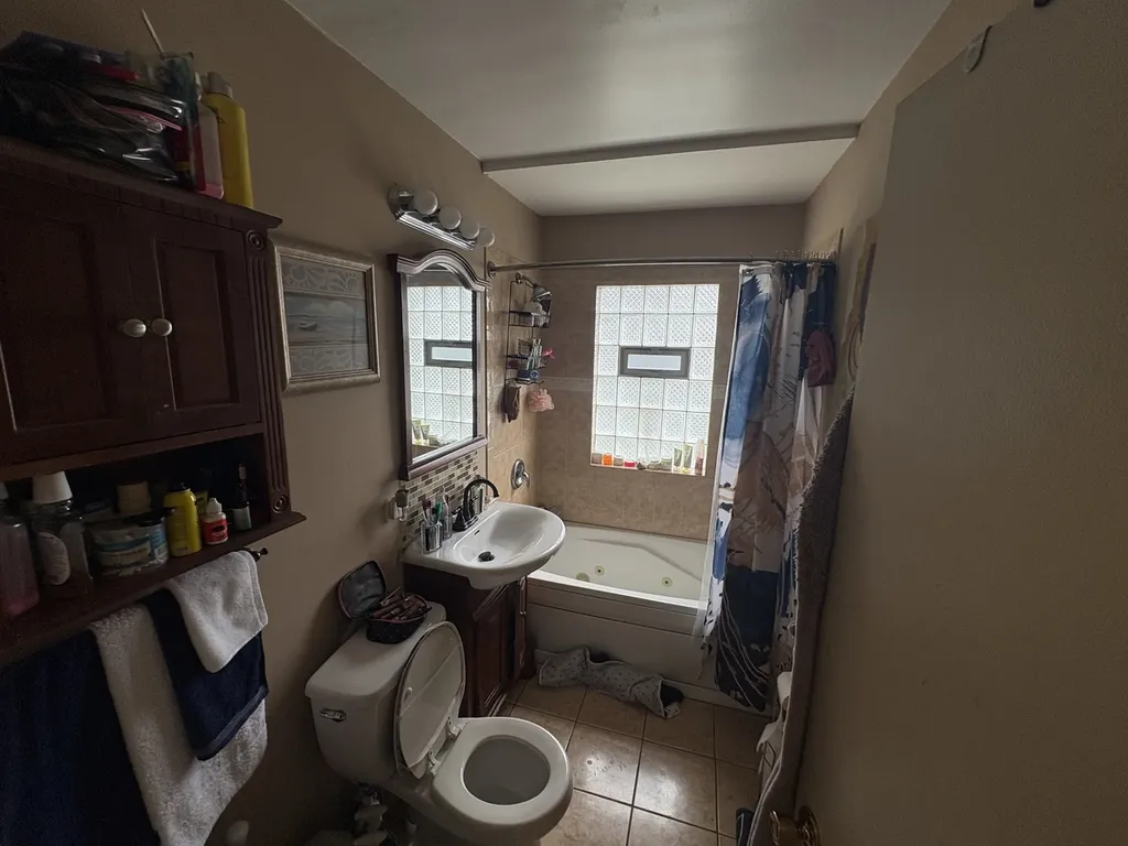12553 South Lowe Street Chicago IL 60628