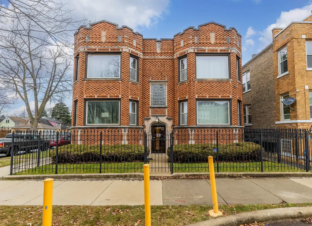 6758 South Campbell Avenue Chicago IL 60629