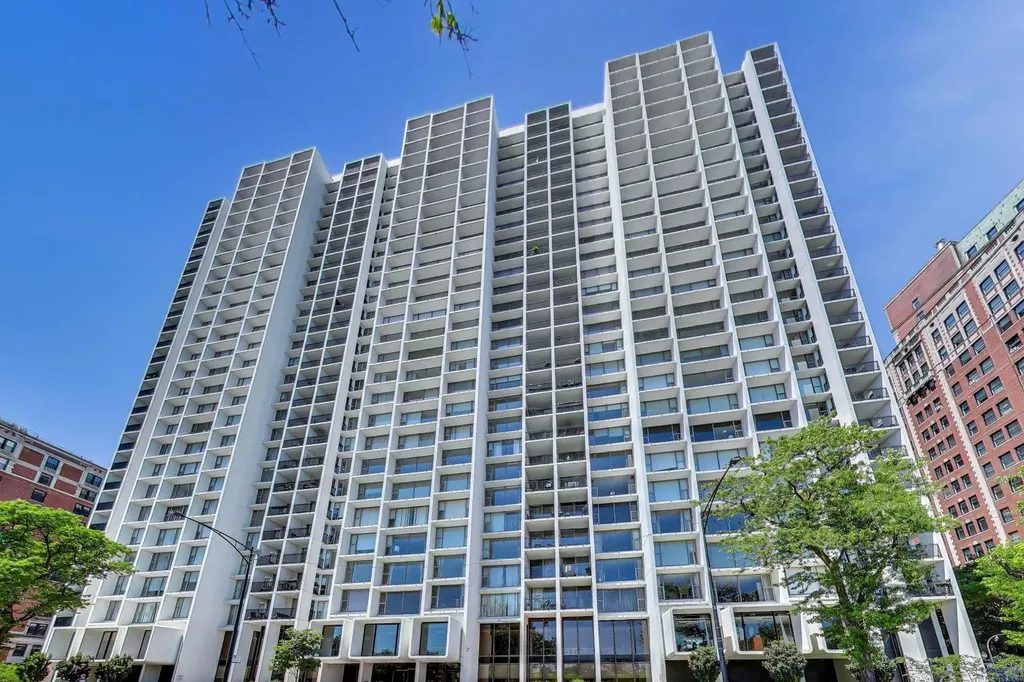 3200 North Lake Shore Drive Chicago IL 60657