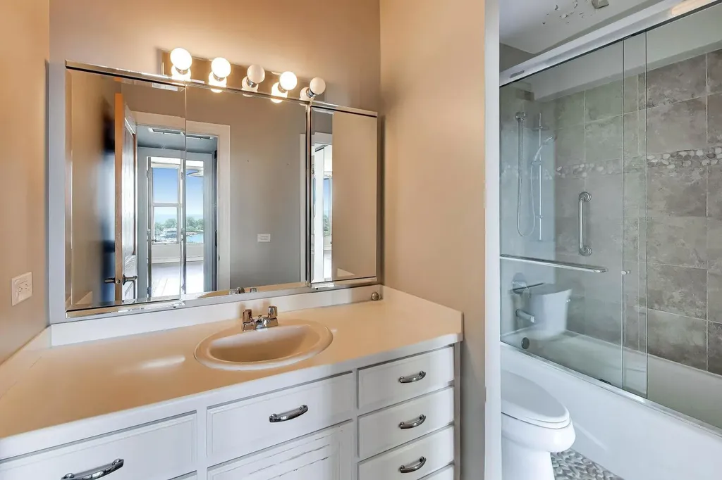 3200 North Lake Shore Drive Chicago IL 60657