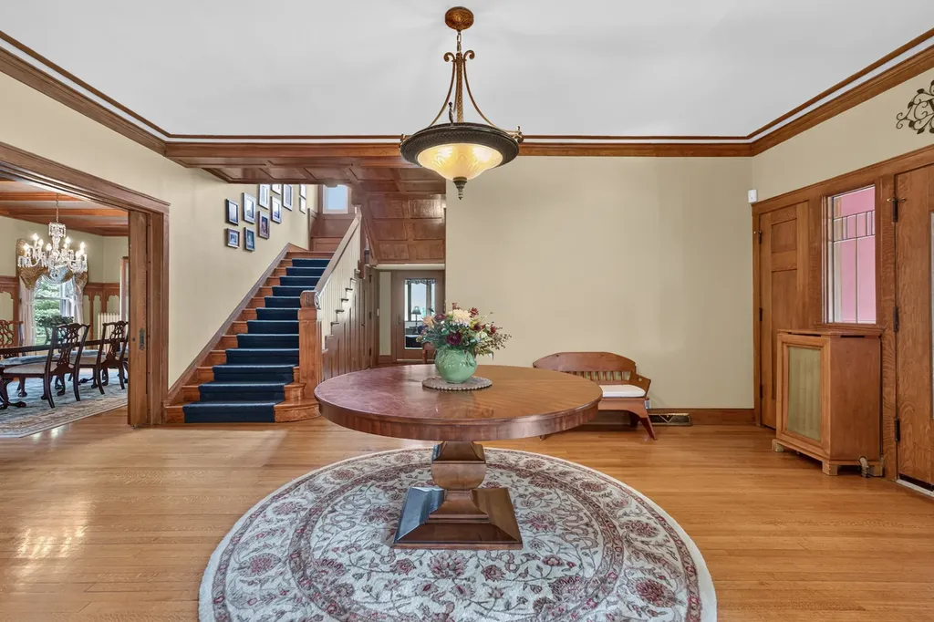 729 West Downer Place Aurora IL 60506