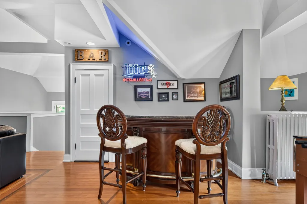 729 West Downer Place Aurora IL 60506