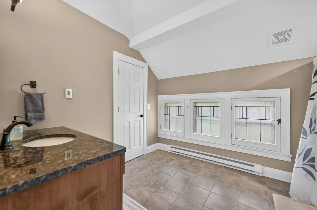 729 West Downer Place Aurora IL 60506