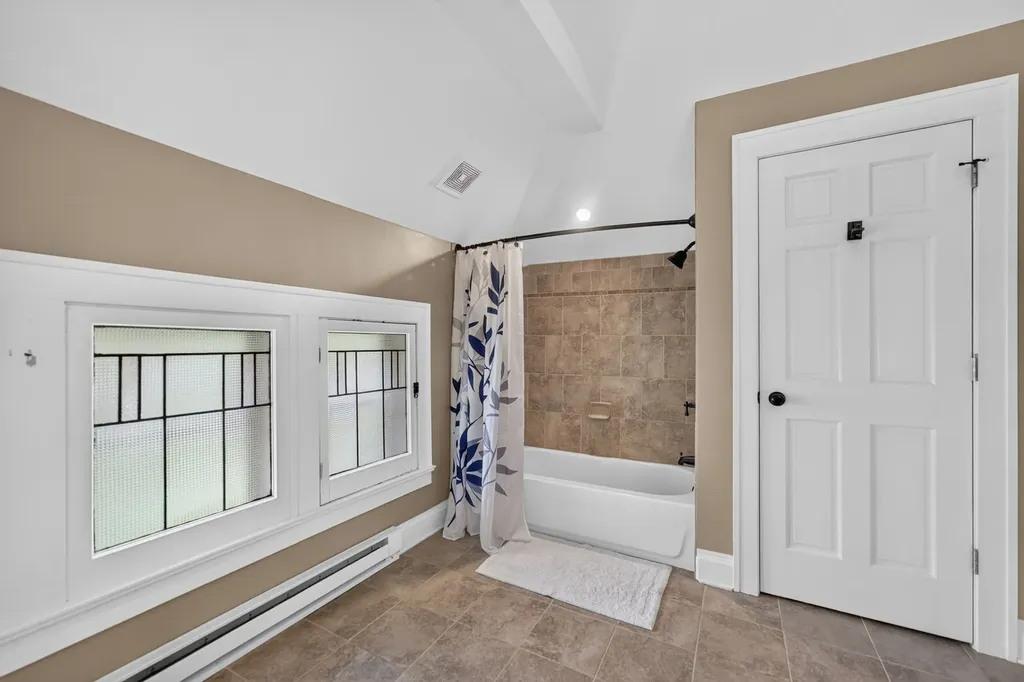 729 West Downer Place Aurora IL 60506