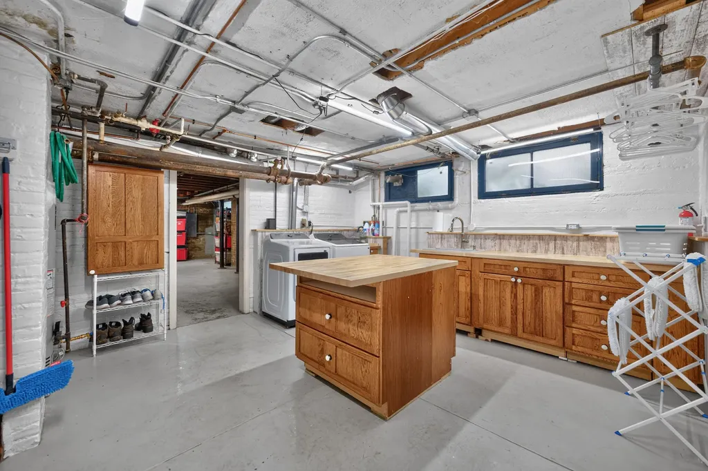 729 West Downer Place Aurora IL 60506