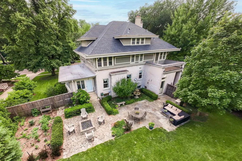 729 West Downer Place Aurora IL 60506